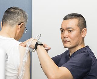 股関節周囲のハイドロリリース、関節内ブロック、再生医療など高度な保存治療に対応