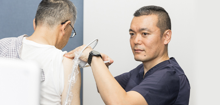 股関節周囲のハイドロリリース、関節内ブロック、再生医療など高度な保存治療に対応